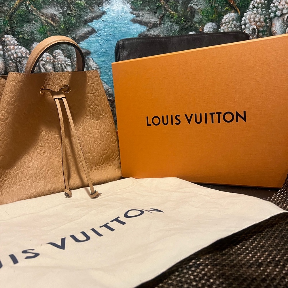 Louis Vuitton RARE Neonoe MM Empreinte Leather Bag